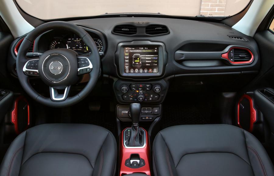 Торпедо Jeep Renegade Trailhawk 4xe (BU) 2020 года  (EU) (фото 33 из 33)
